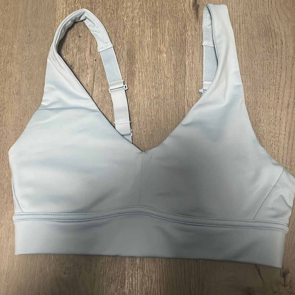 Fabletics women’s sports bra. Medium hold with padding.